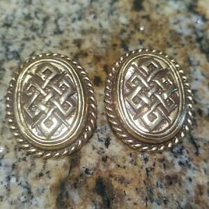 Vintage Ben Amun Clip On Earrings Gold Tone Signed